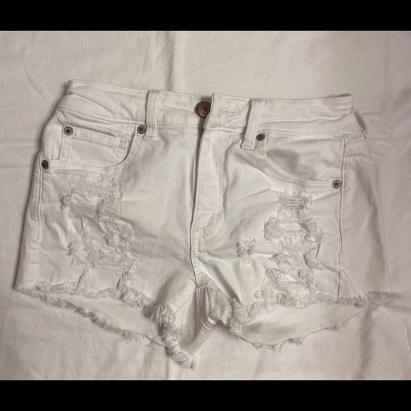 American Eagle Outfitters Pants - American Eagle women’s white denim shorts.